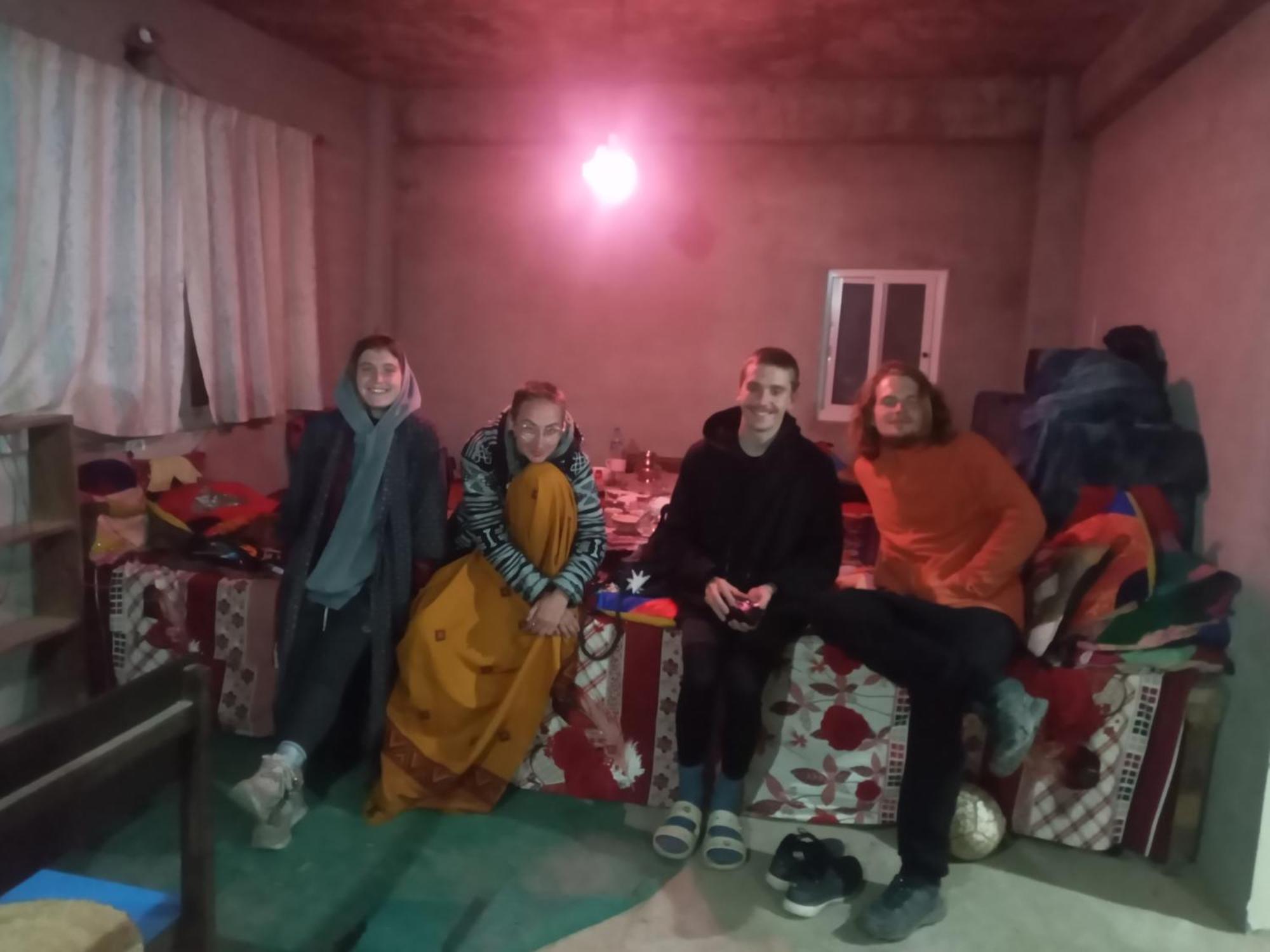 Unique Point Home Stay Нагаркот Экстерьер фото