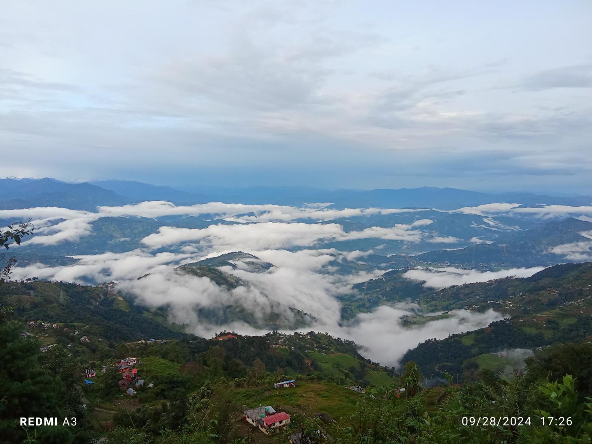 Unique Point Home Stay Нагаркот Экстерьер фото