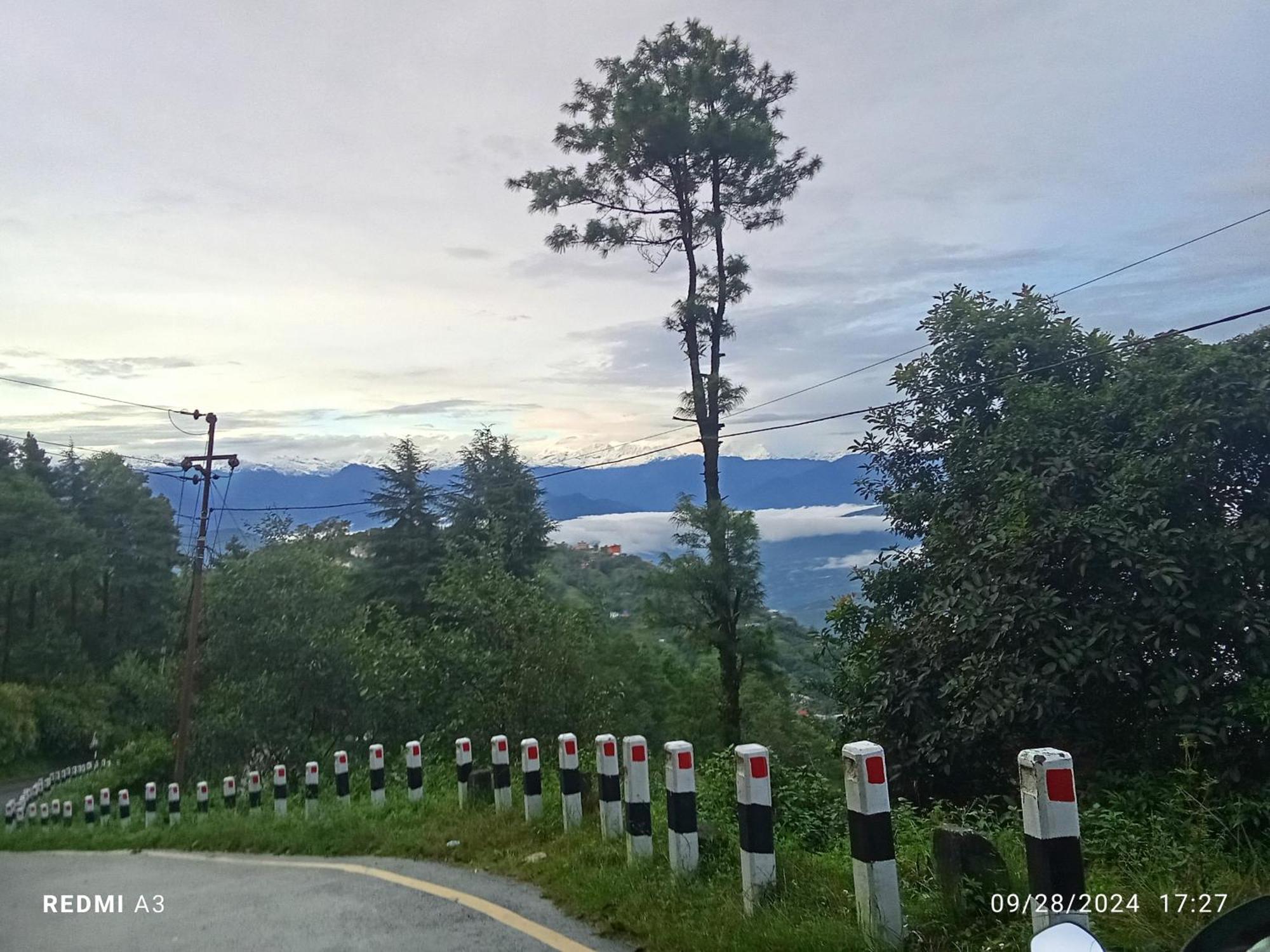 Unique Point Home Stay Нагаркот Экстерьер фото